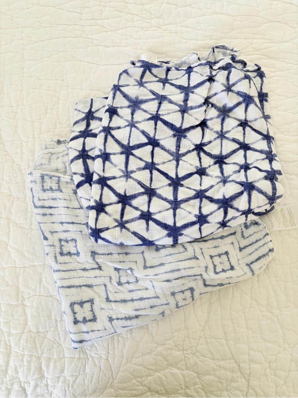 Aden and anais 2 silky soft swaddle blankets